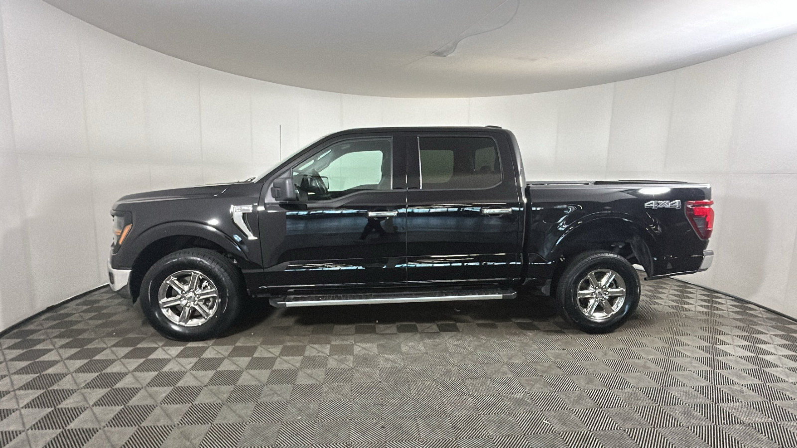 Used 2025 Ford F150 XLT w/ Equipment Group 301A Standard AWD/4WD image 7