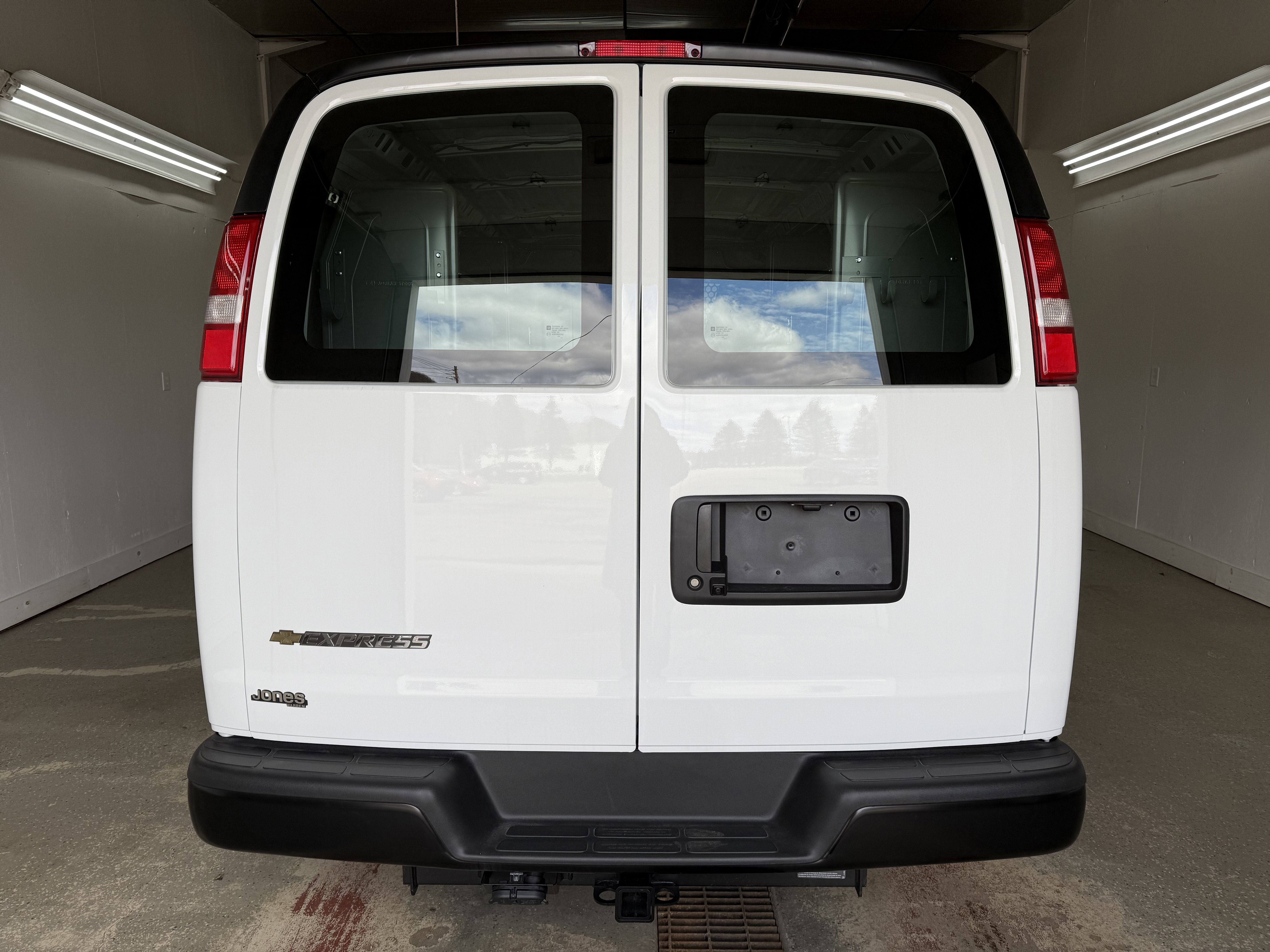 New 2025 Chevrolet Express 3500 w/ Driver Convenience Package image 5