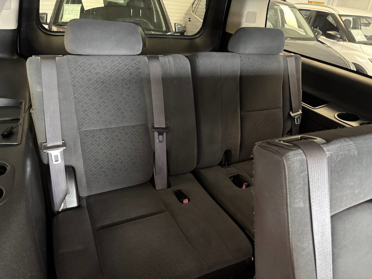 Used 2008 Chevrolet Suburban LS image 23