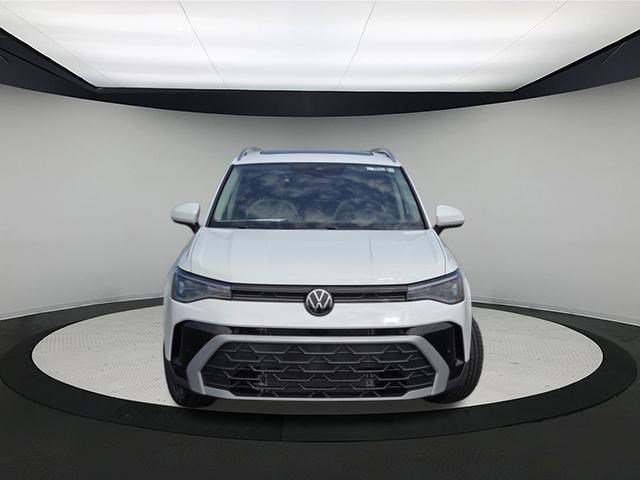 New 2025 Volkswagen Taos SE image 2