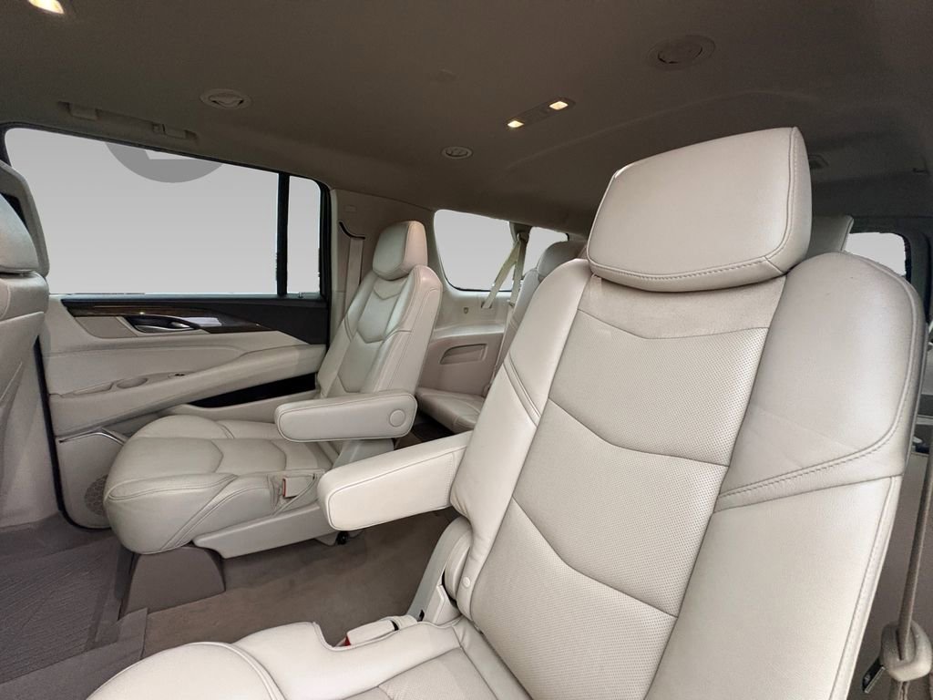 Used 2019 Cadillac Escalade ESV Luxury image 4