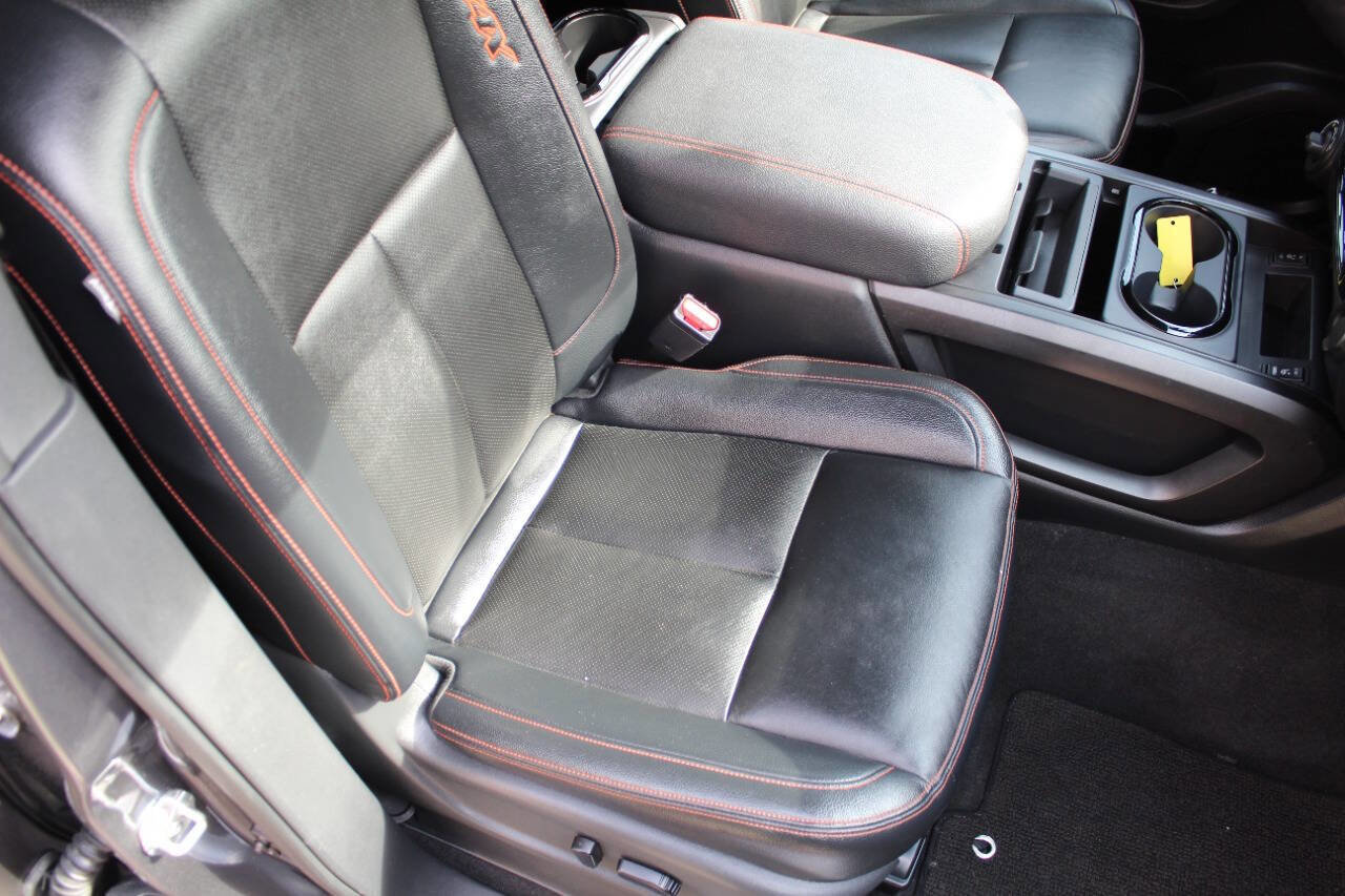 Used 2023 Nissan Titan PRO-4X w/ Pro-4x Convenience Package image 17