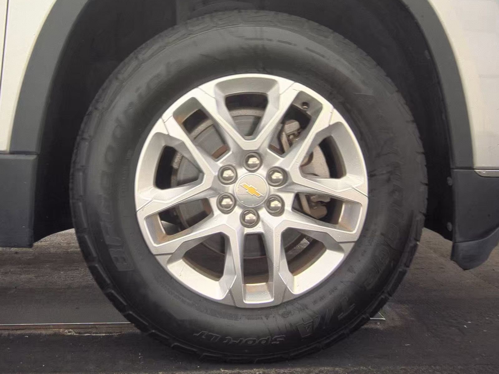 Used 2019 Chevrolet Traverse LT FWD image 11