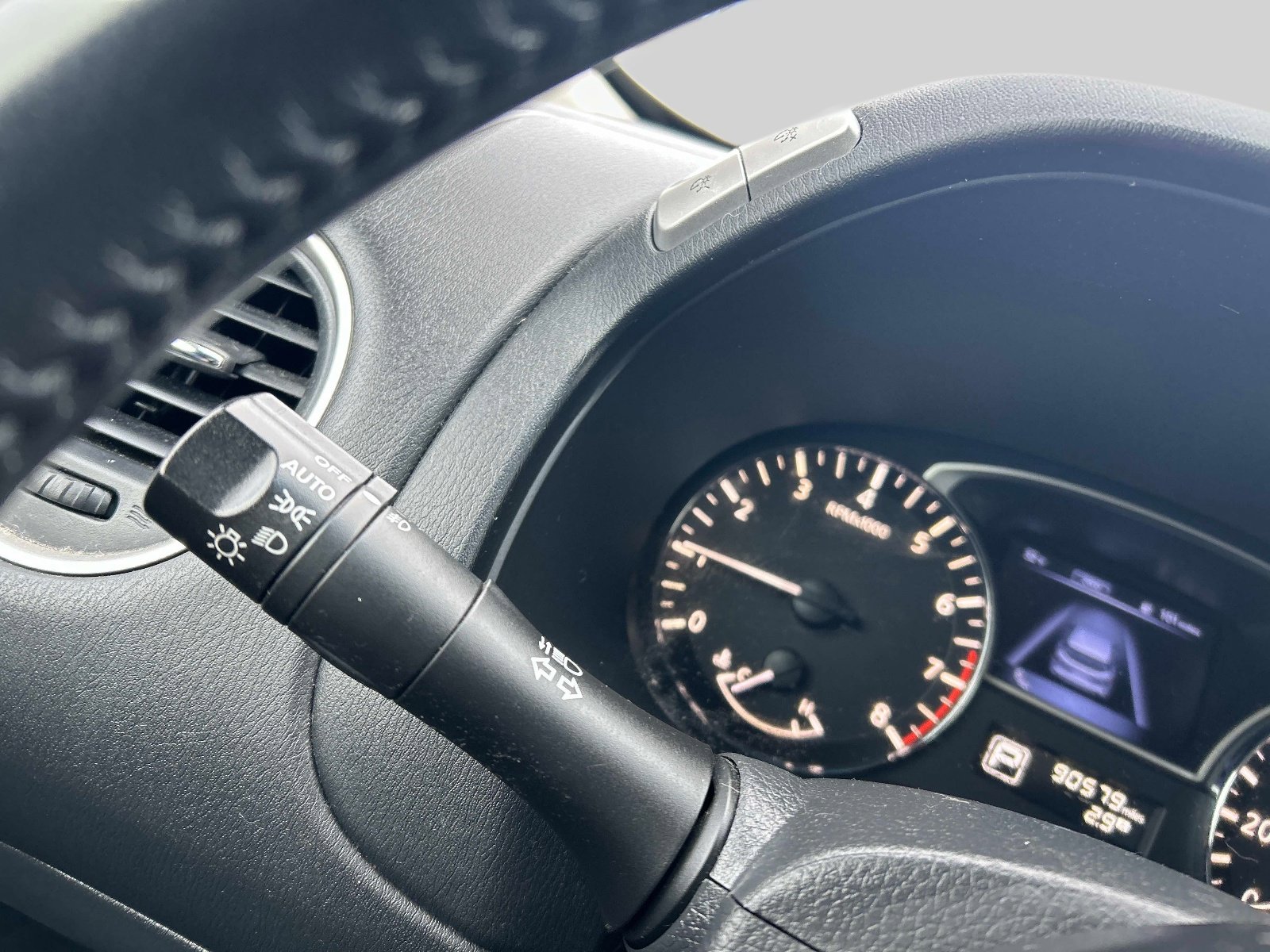 Used 2015 Nissan Pathfinder SL image 26