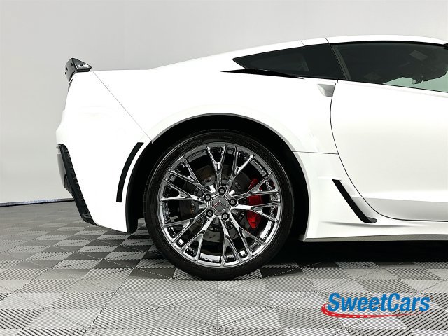 Used 2015 Chevrolet Corvette Z06 w/ 3LZ Preferred Equipment Group RWD image 45