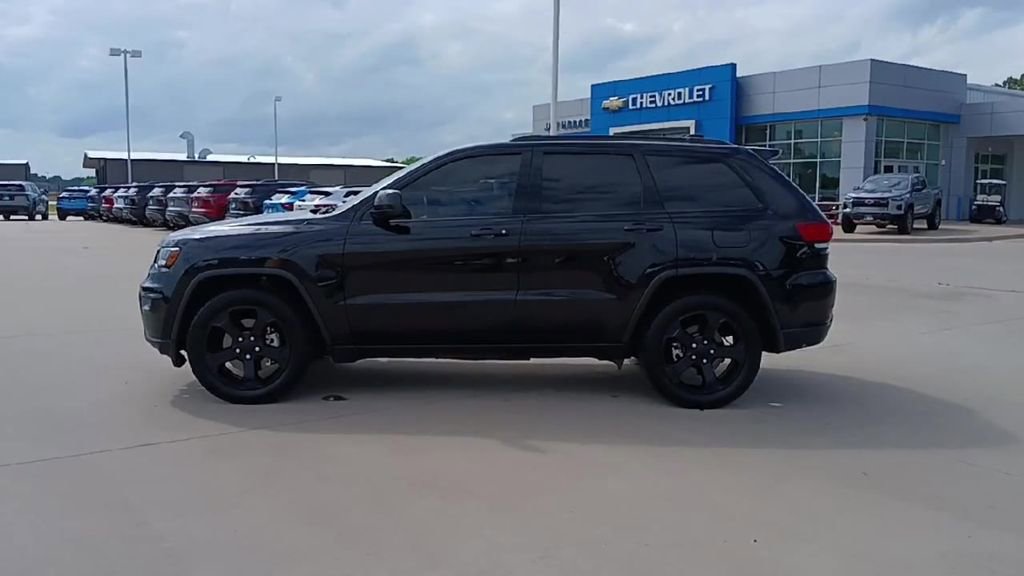Used 2021 Jeep Grand Cherokee Freedom Edition RWD image 5