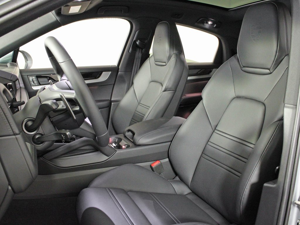 Certified 2025 Porsche Cayenne Coupe image 5