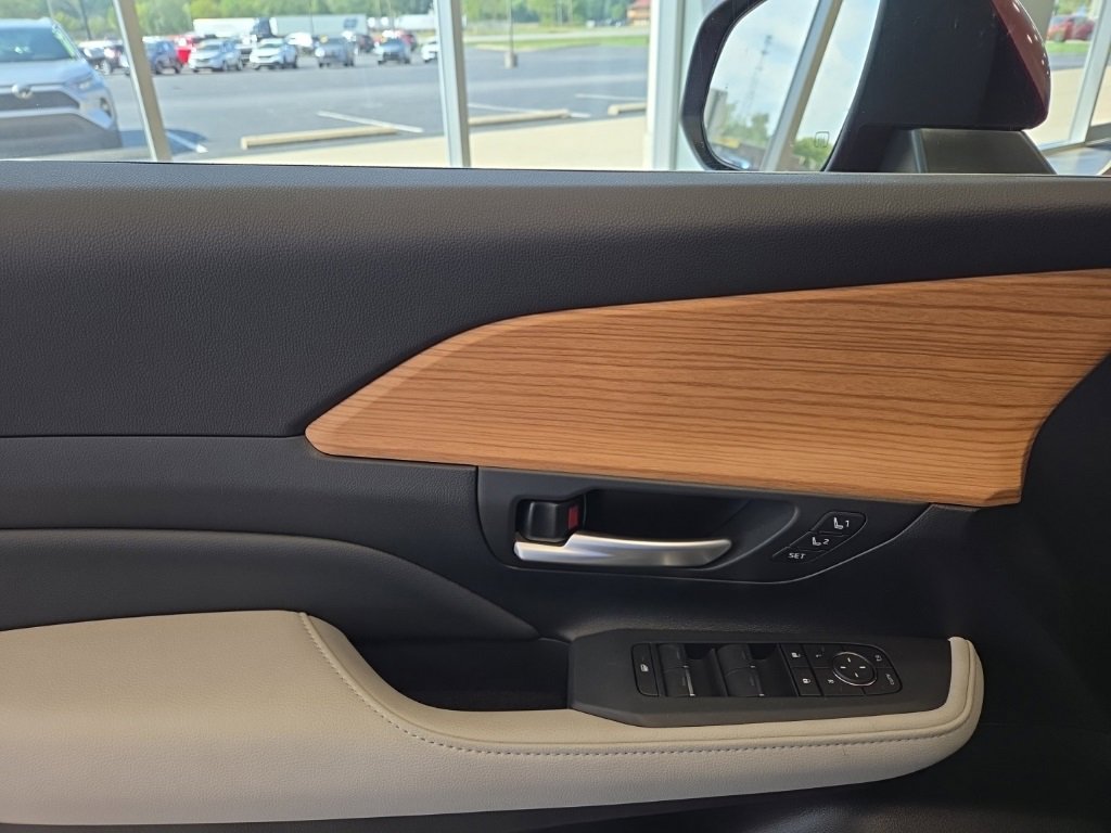 New 2025 Toyota Grand Highlander AWD image 11
