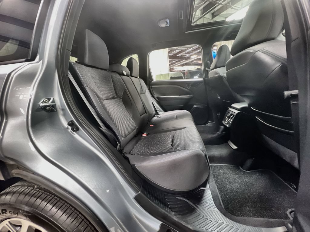 Used 2025 Subaru Forester Premium AWD/4WD image 24
