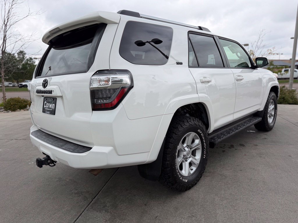 Used 2020 Toyota 4Runner SR5 AWD/4WD image 9
