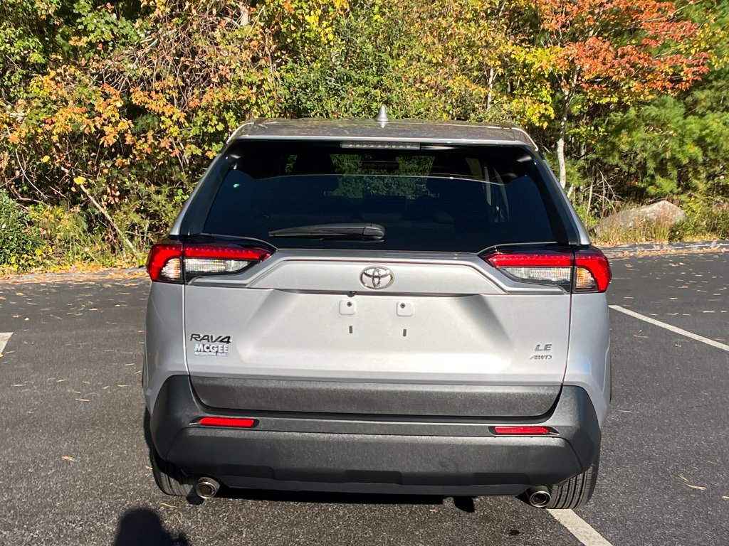 Used 2024 Toyota RAV4 LE AWD/4WD image 4