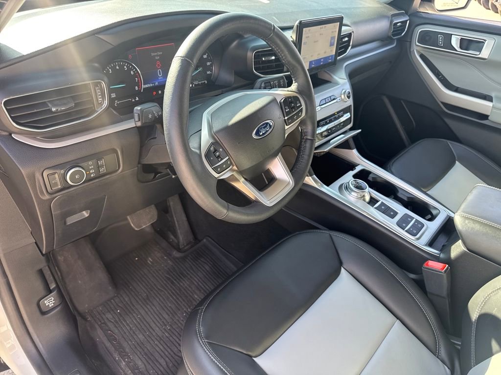 Used 2024 Ford Explorer XLT w/ Equipment Group 202A image 19