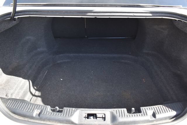 Used 2016 Ford Taurus SE FWD image 21