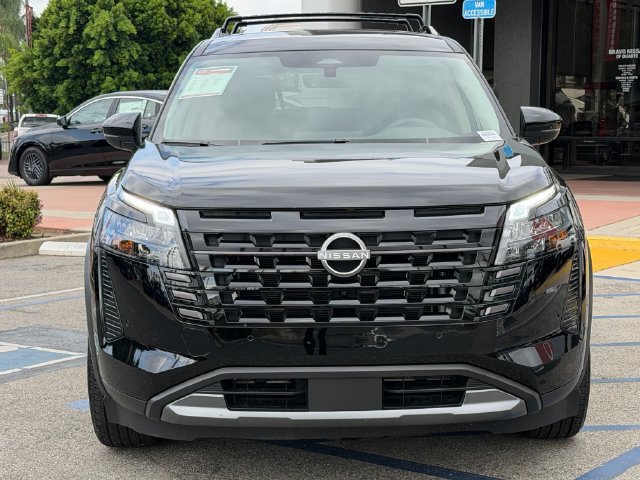 Certified 2026 Nissan Pathfinder SL FWD image 2