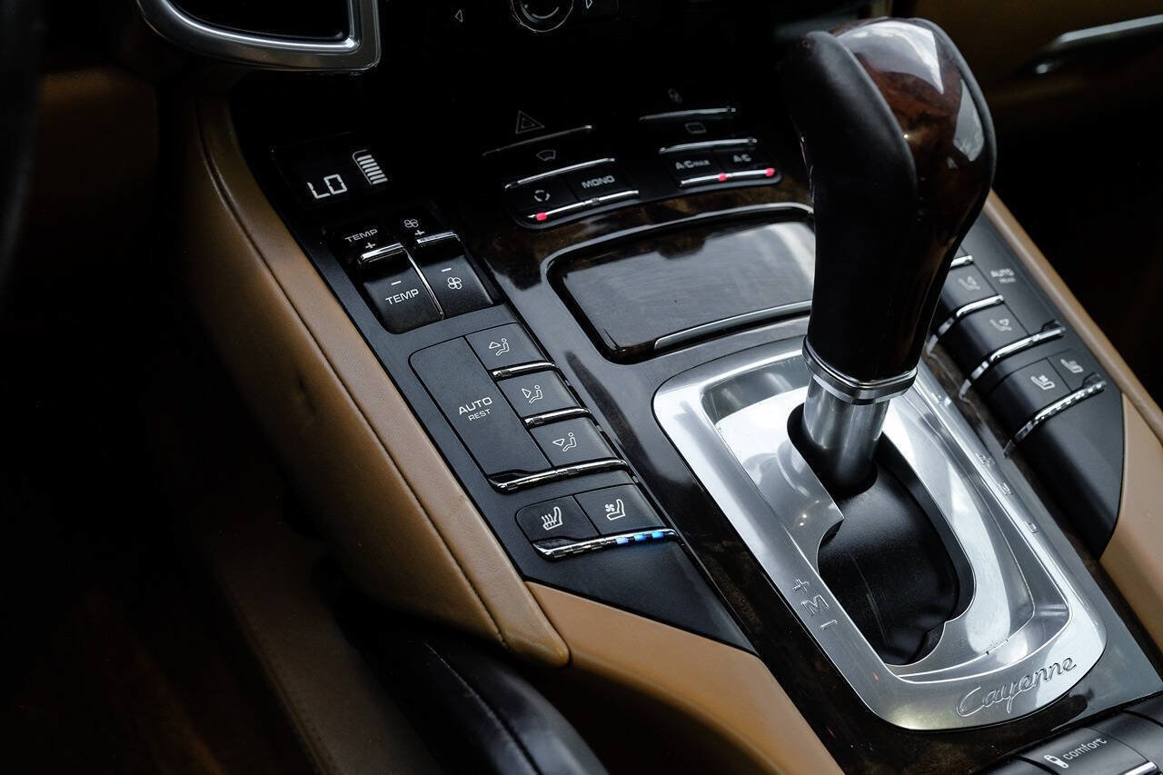 Used 2012 Porsche Cayenne Turbo AWD/4WD image 31