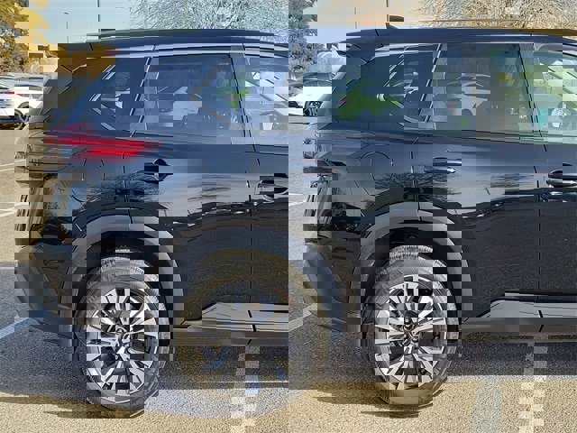 Certified 2023 Nissan Rogue SV image 4