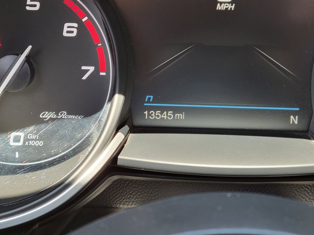 Used 2022 Alfa Romeo Stelvio Ti AWD/4WD image 8