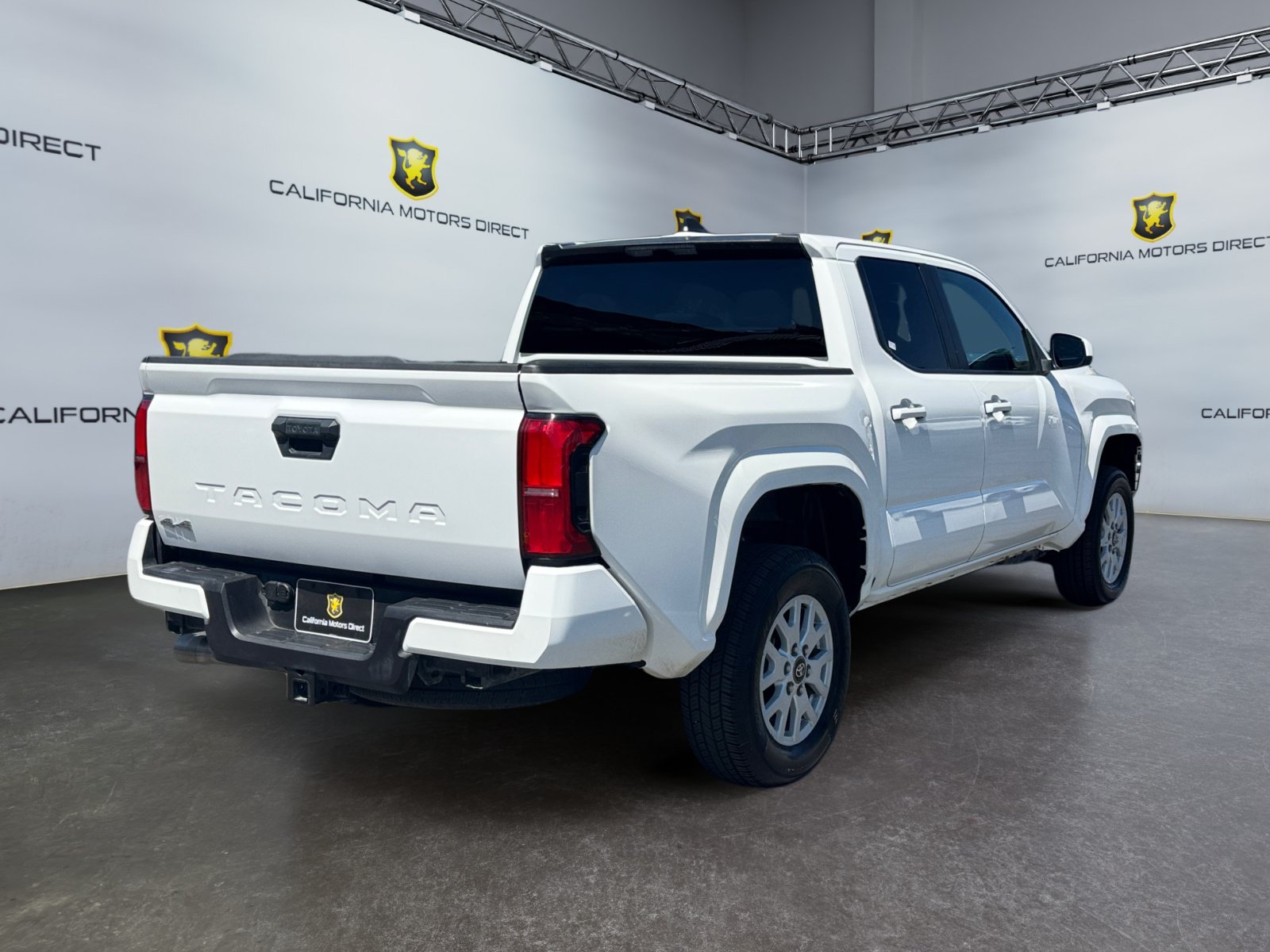 Used 2025 Toyota Tacoma SR5 AWD/4WD image 5
