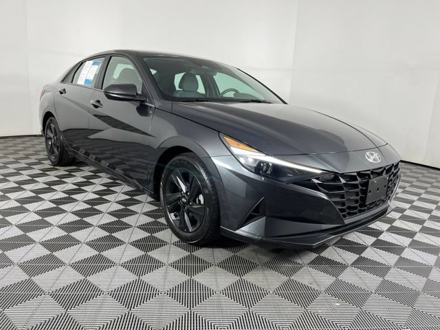 Used 2023 Hyundai Elantra SEL FWD image 3