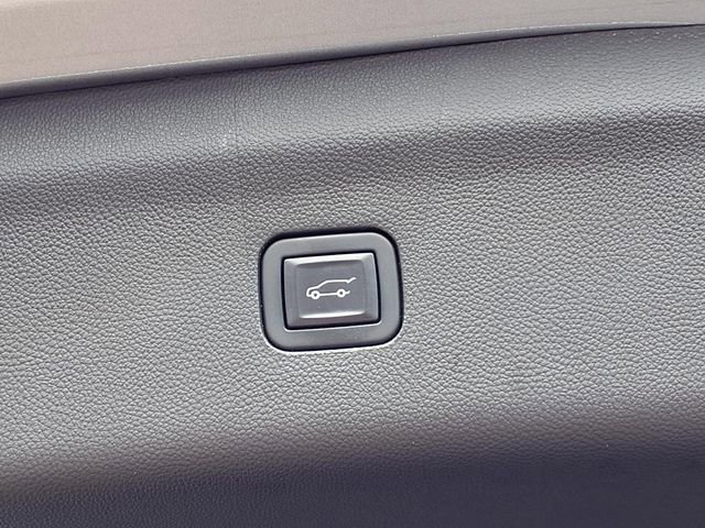Used 2023 Buick Enclave Essence image 22