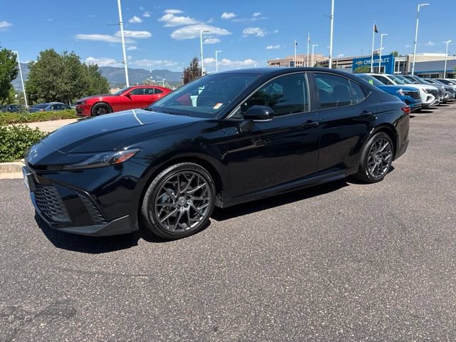 Used 2025 Toyota Camry SE FWD image 3