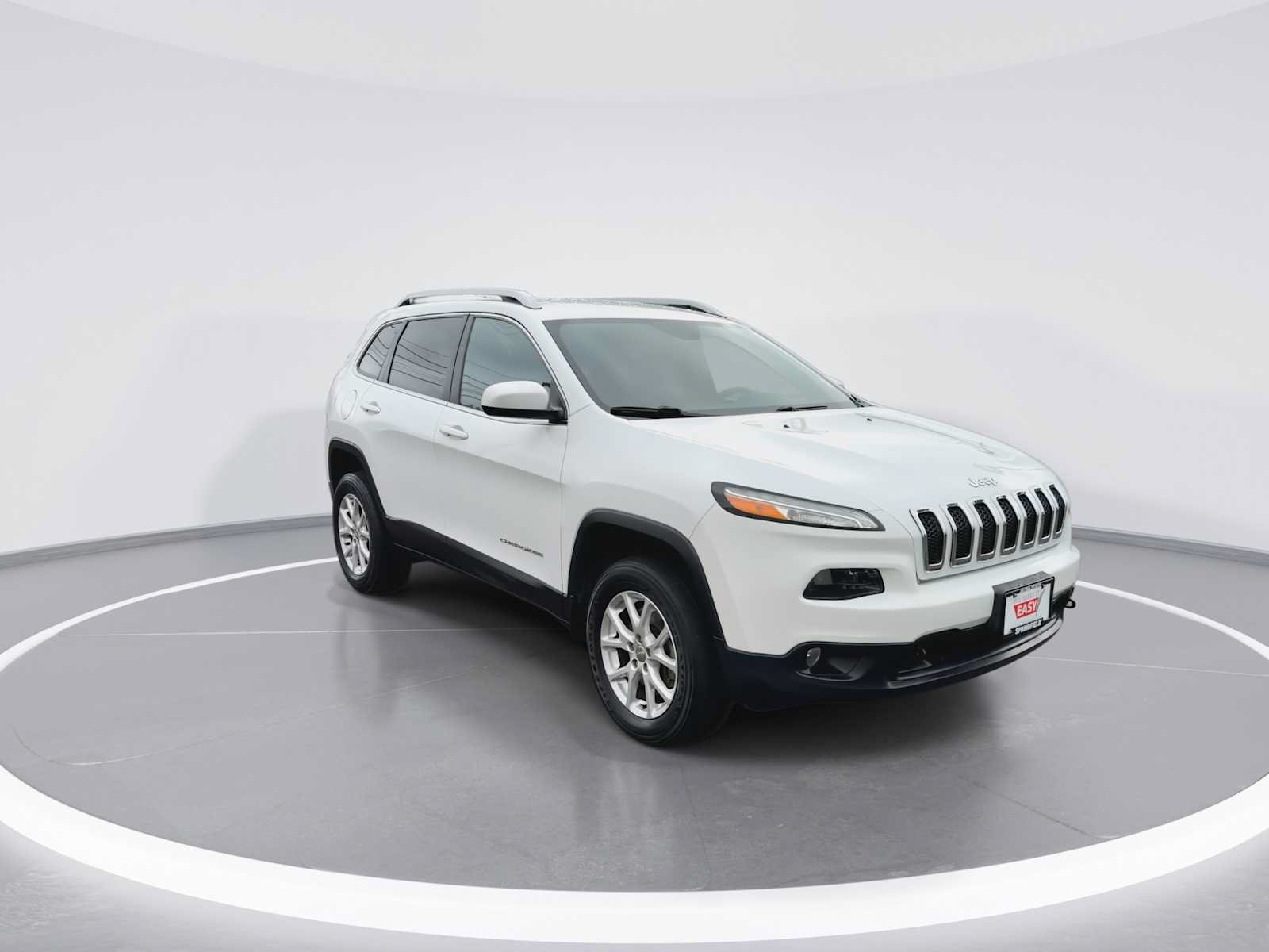 Used 2017 Jeep Cherokee Latitude AWD/4WD image 2