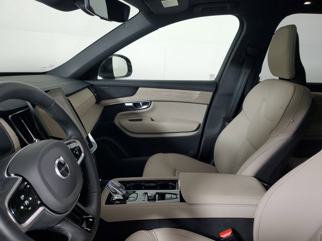 Certified 2025 Volvo XC90 B6 Plus image 25