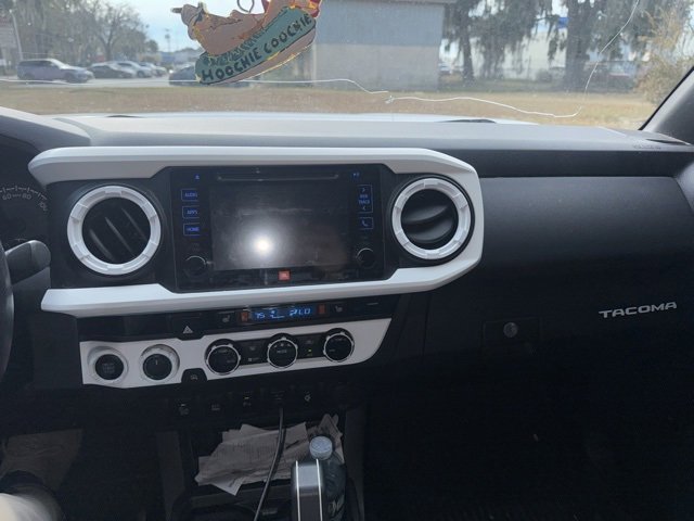 Used 2017 Toyota Tacoma 4x4 Double Cab image 10