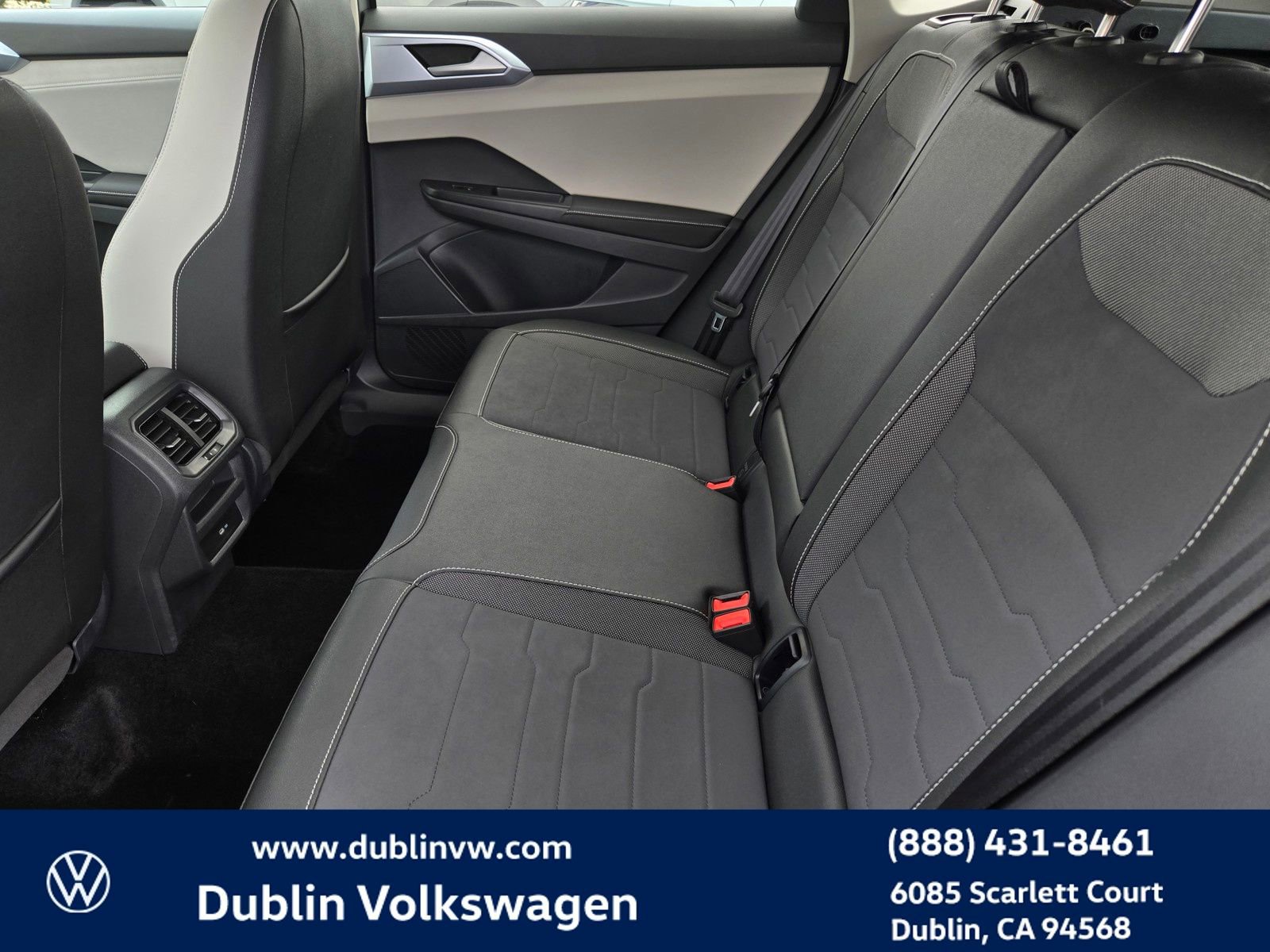 Used 2025 Volkswagen Taos SE image 12