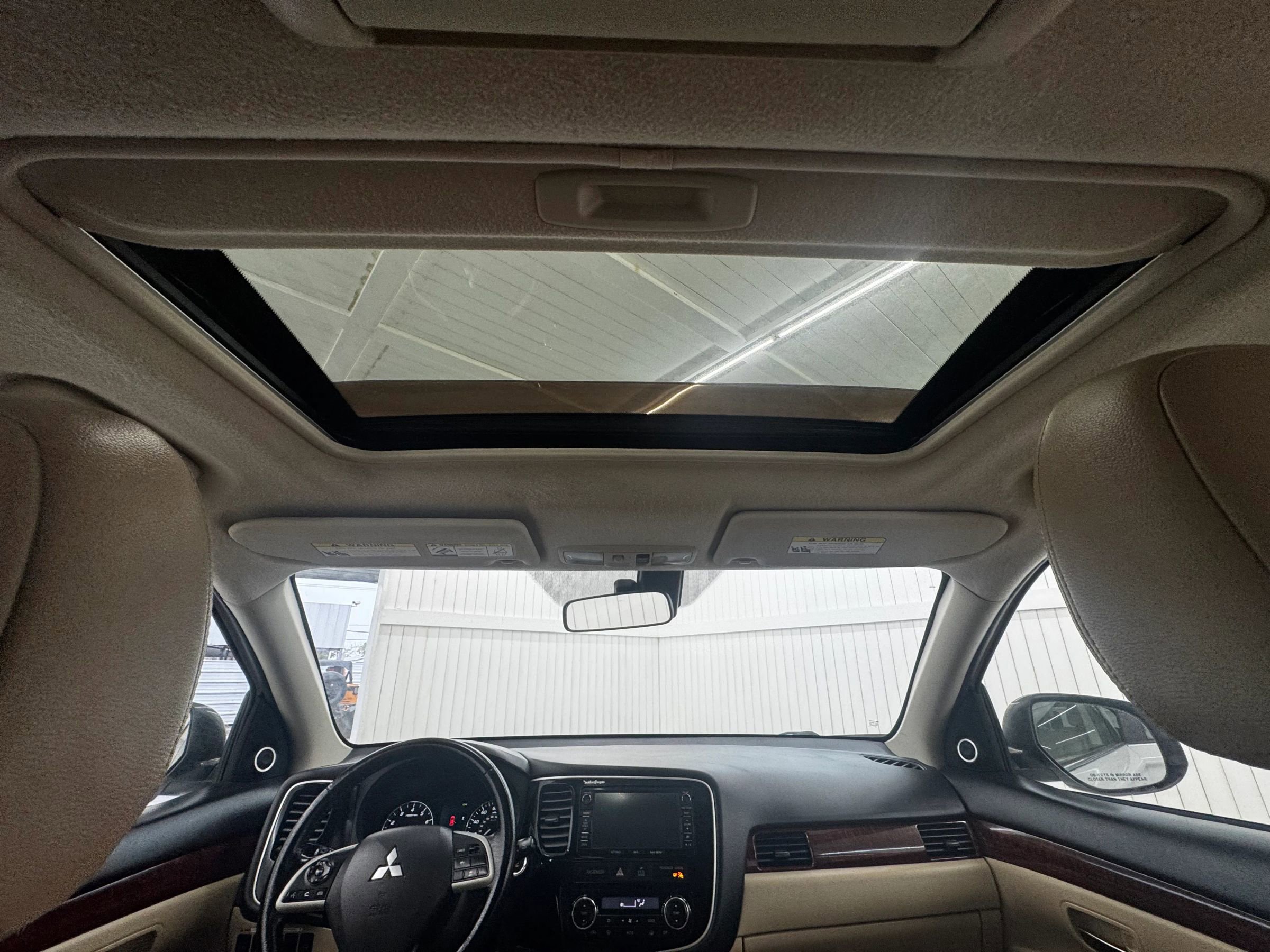 Used 2014 Mitsubishi Outlander SE image 17