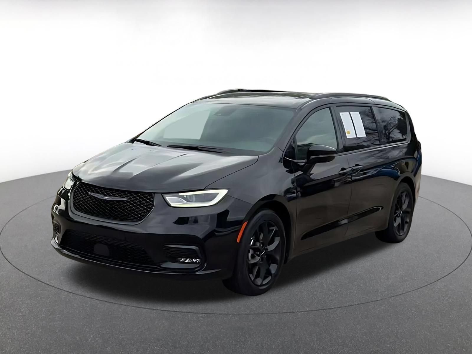 Used 2025 Chrysler Pacifica Limited FWD image 6