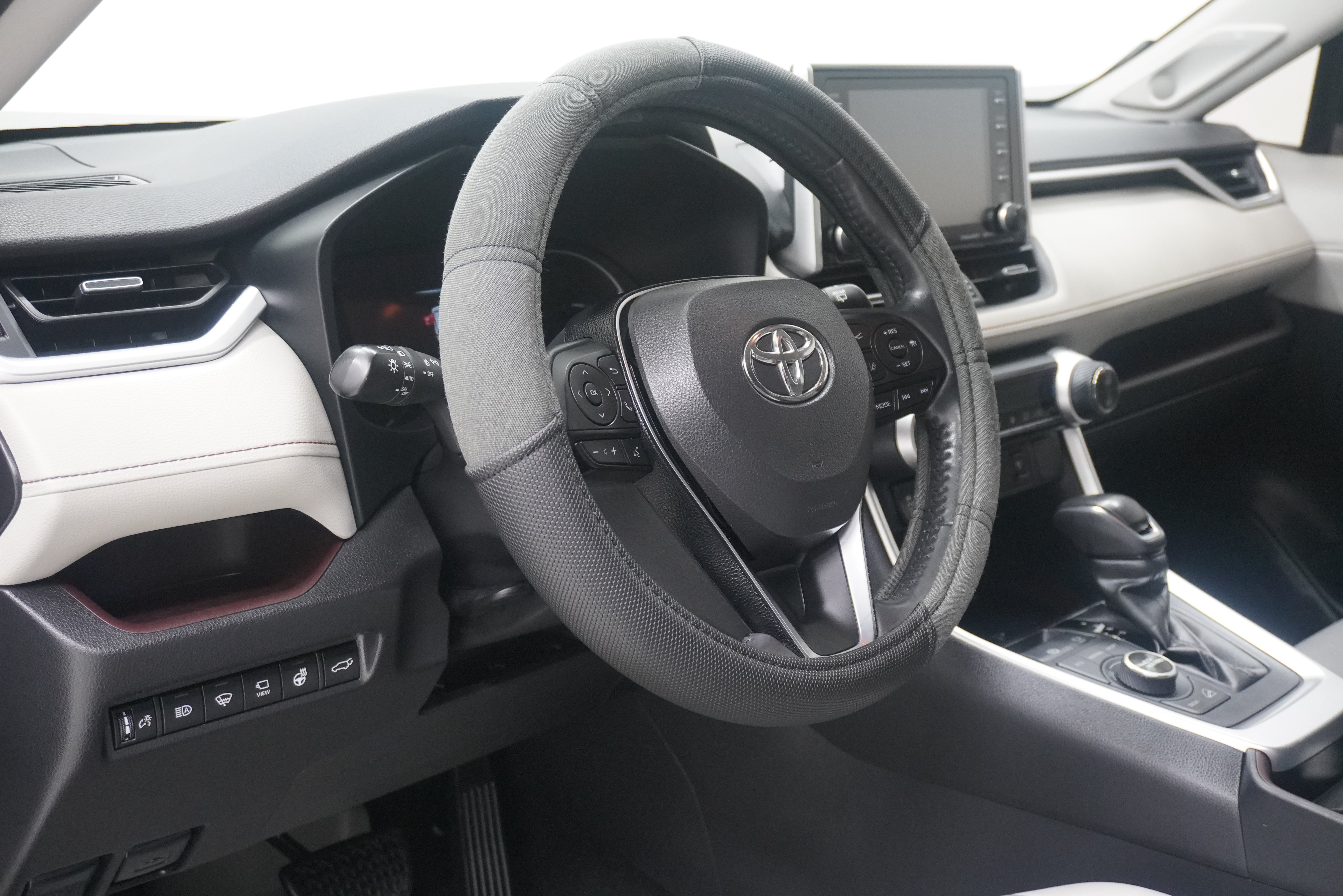Used 2019 Toyota RAV4 Limited w/ Advanced Technology Package AWD/4WD image 10