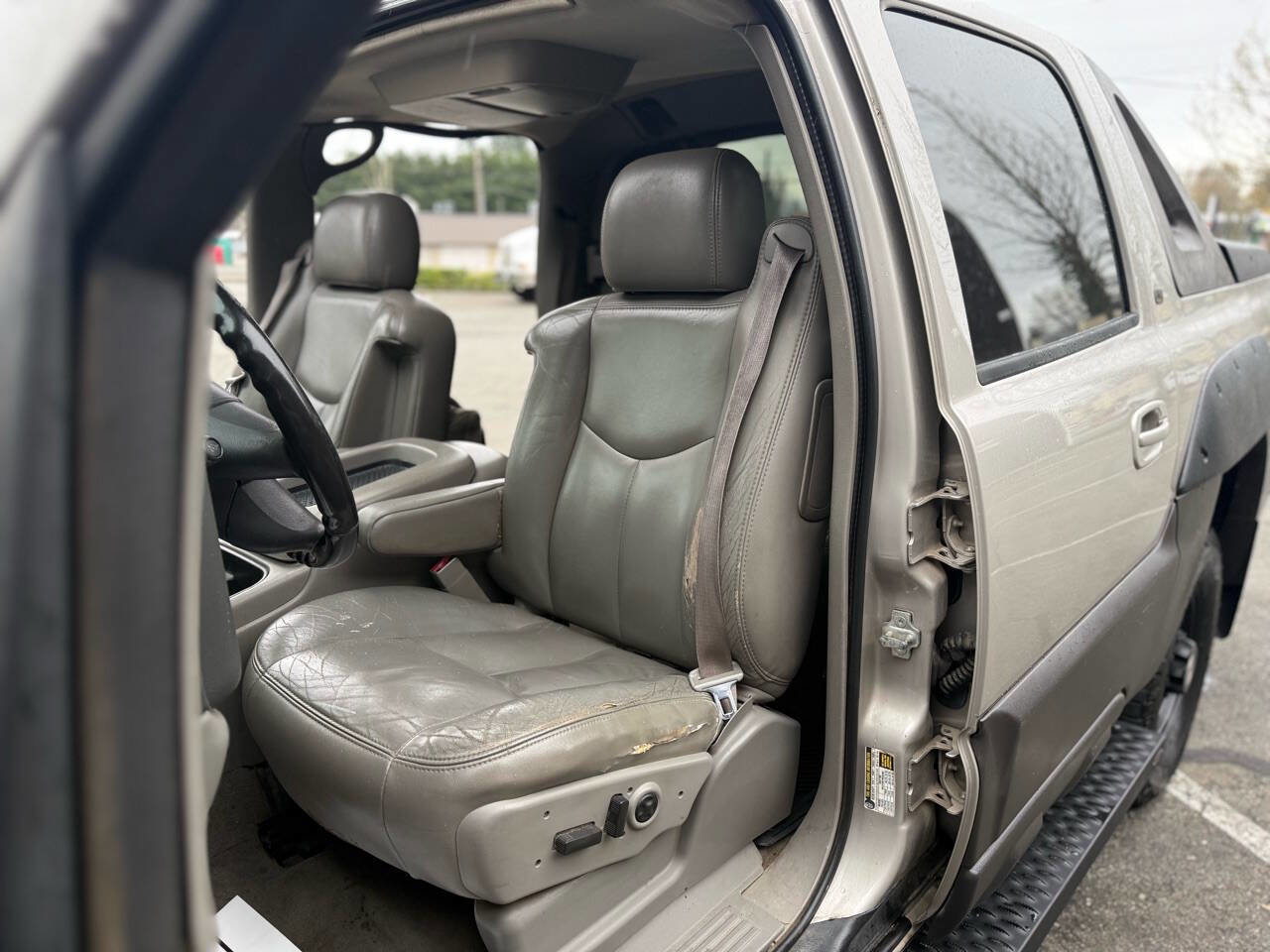 Used 2005 Chevrolet Avalanche 2500 w/ Preferred Equipment Group image 15