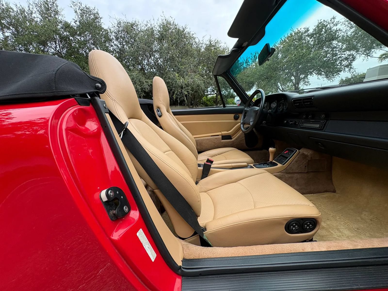 Used 1998 Porsche 911 Cabriolet image 44