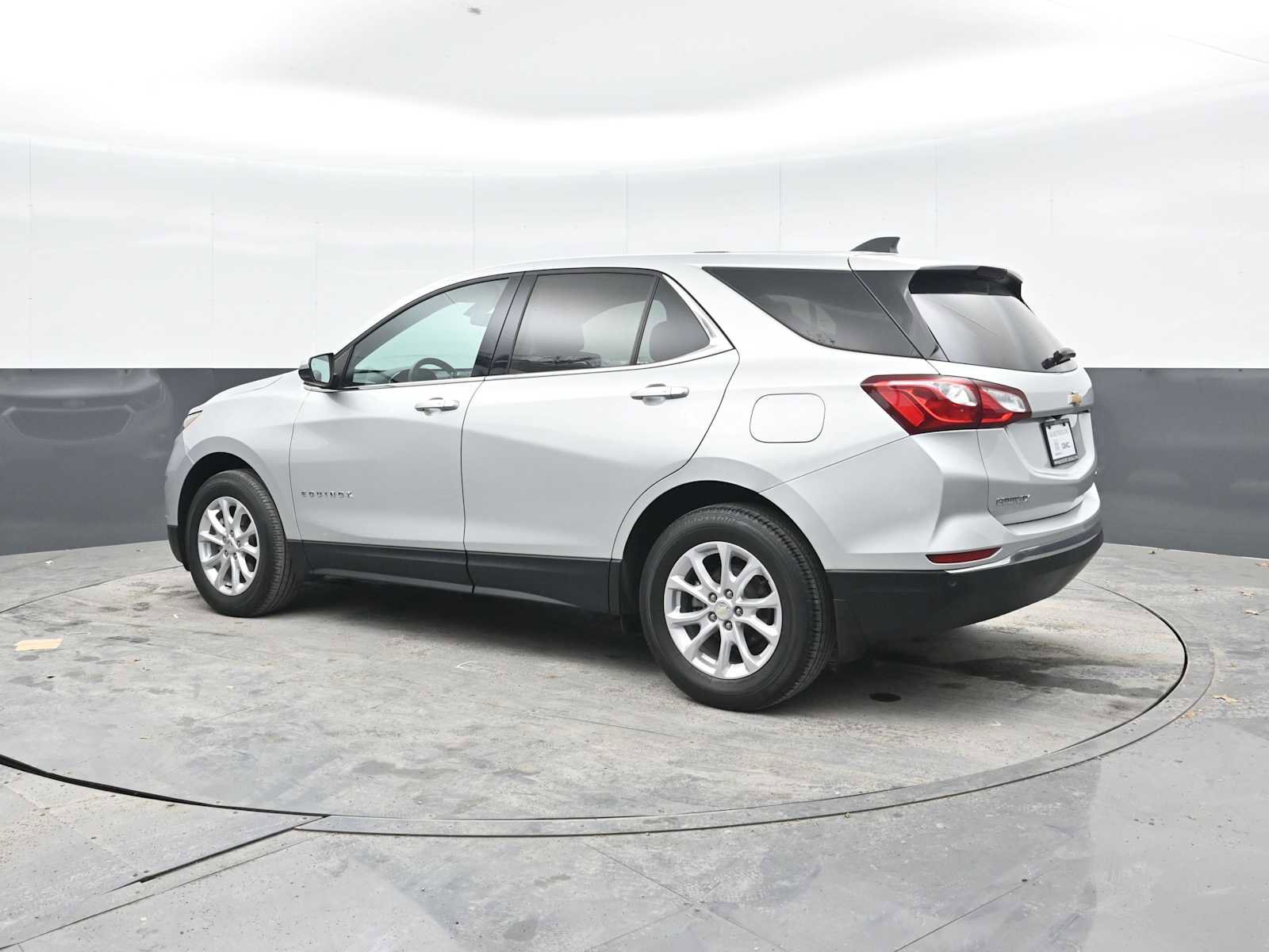 Used 2019 Chevrolet Equinox LT AWD/4WD image 2