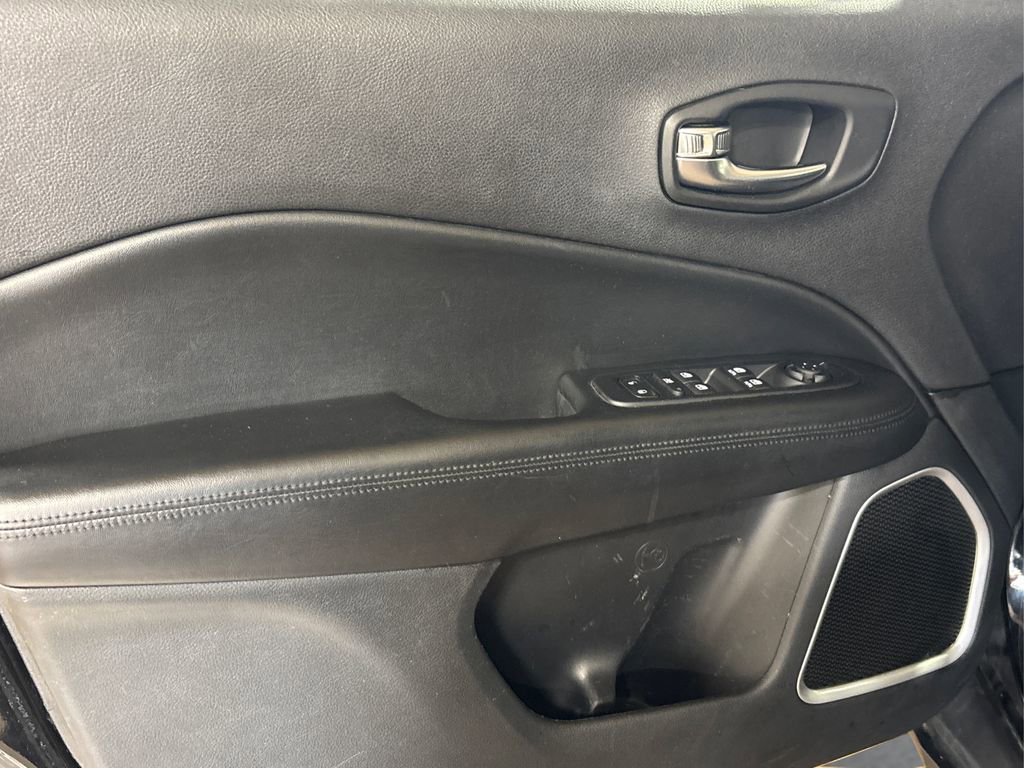 Used 2020 Jeep Compass Latitude AWD/4WD image 22