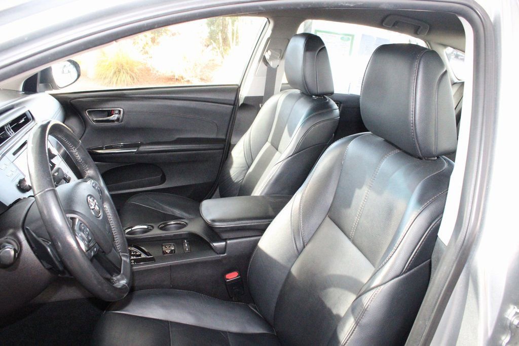 Used 2017 Toyota Avalon XLE image 6