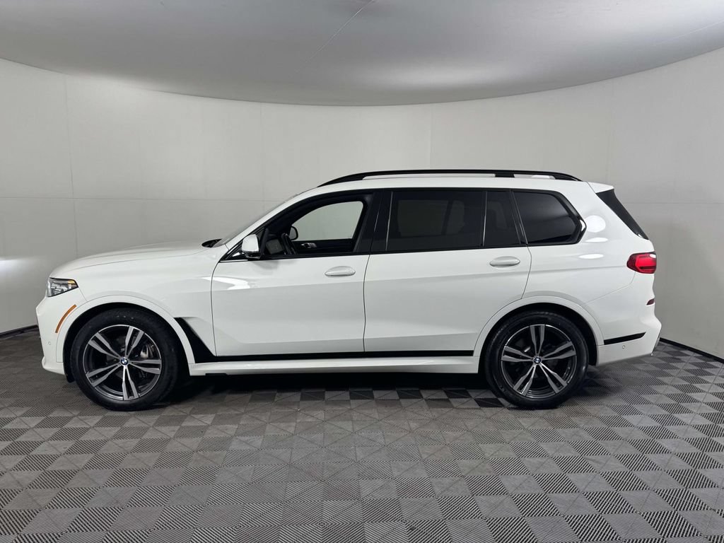 Used 2022 BMW X7 xDrive40i w/ M Sport Package AWD/4WD image 11