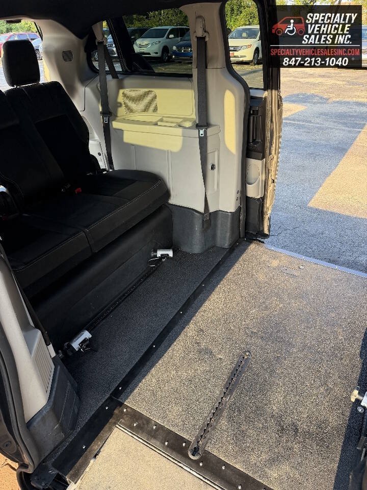 Used 2018 Dodge Grand Caravan SXT FWD image 15