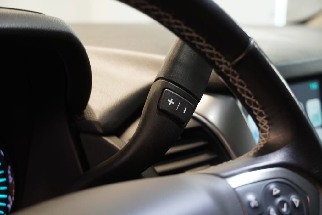 Used 2020 Chevrolet Suburban LT image 24