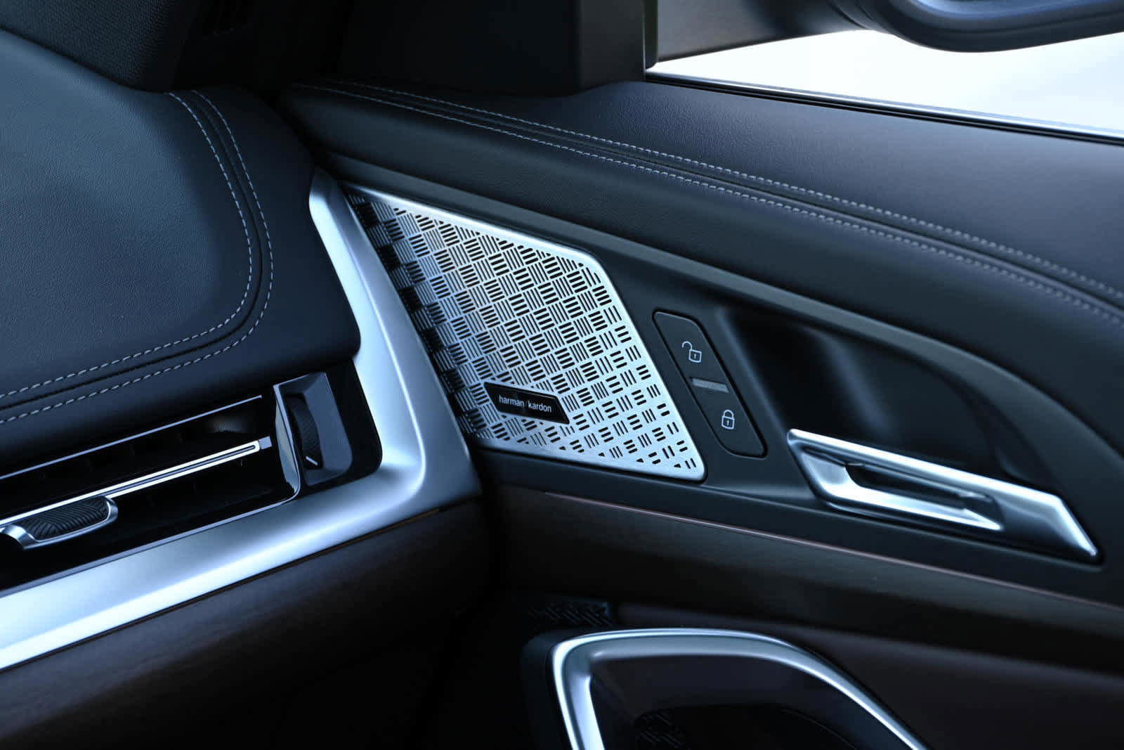 Used 2024 BMW X1 xDrive28i w/ Premium Package image 18