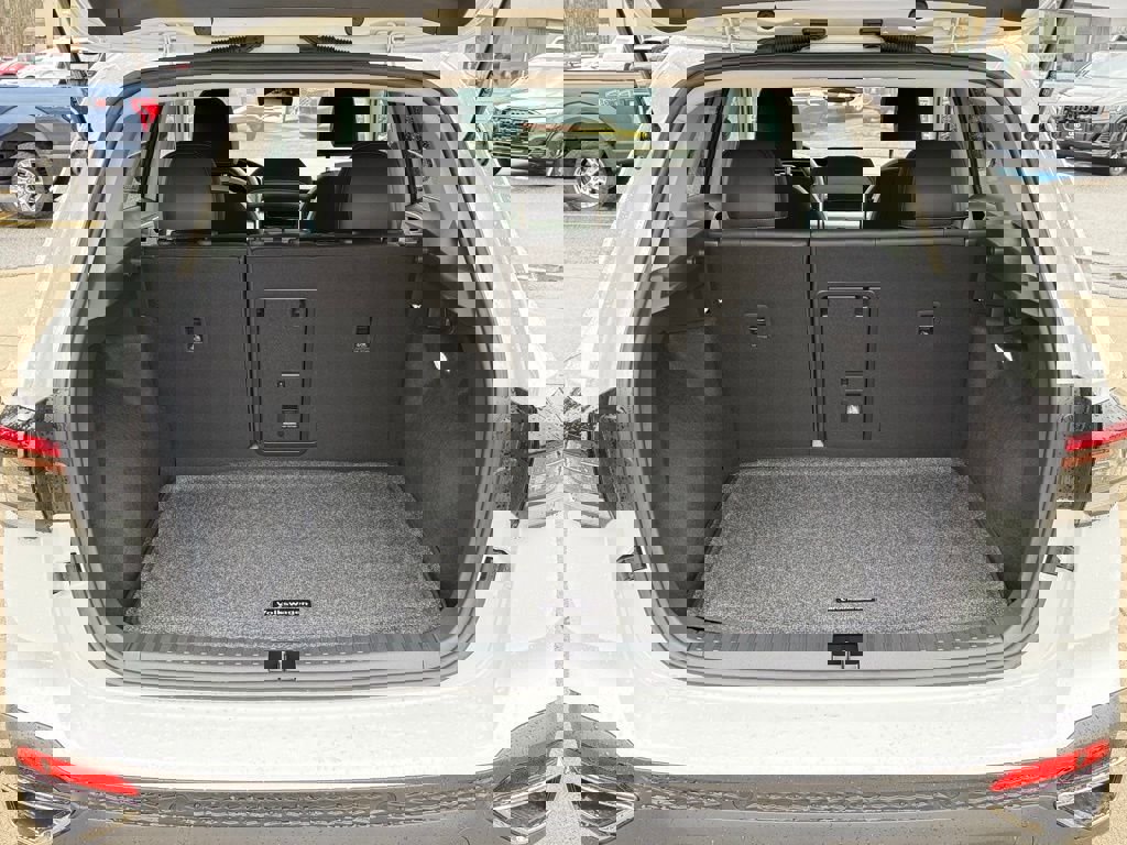 New 2026 Volkswagen Taos SE image 17