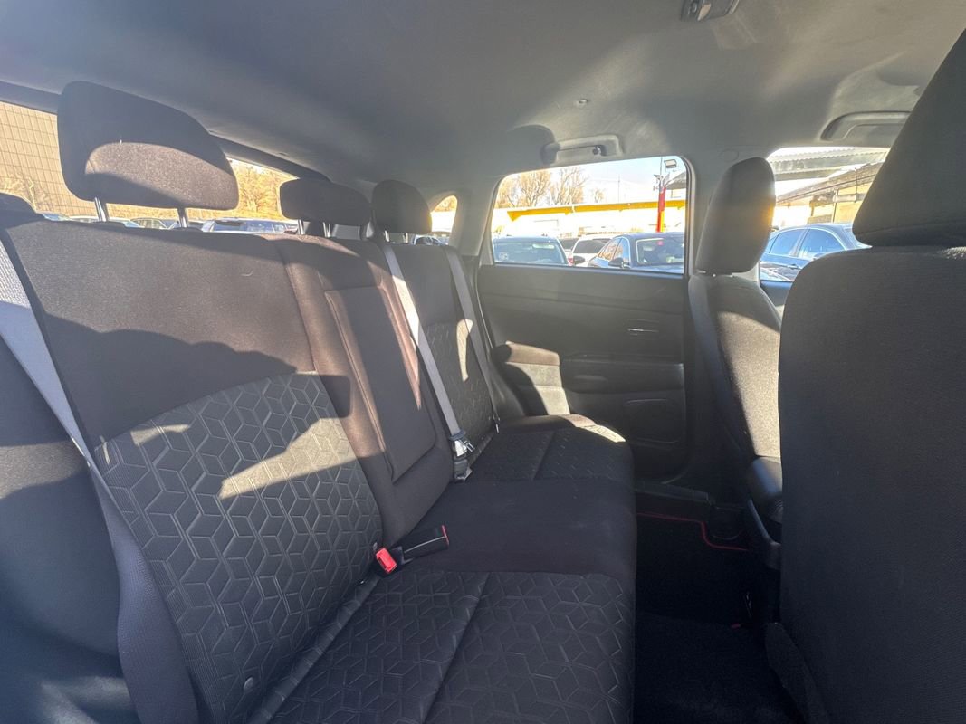 Used 2024 Mitsubishi Outlander Sport SE image 11