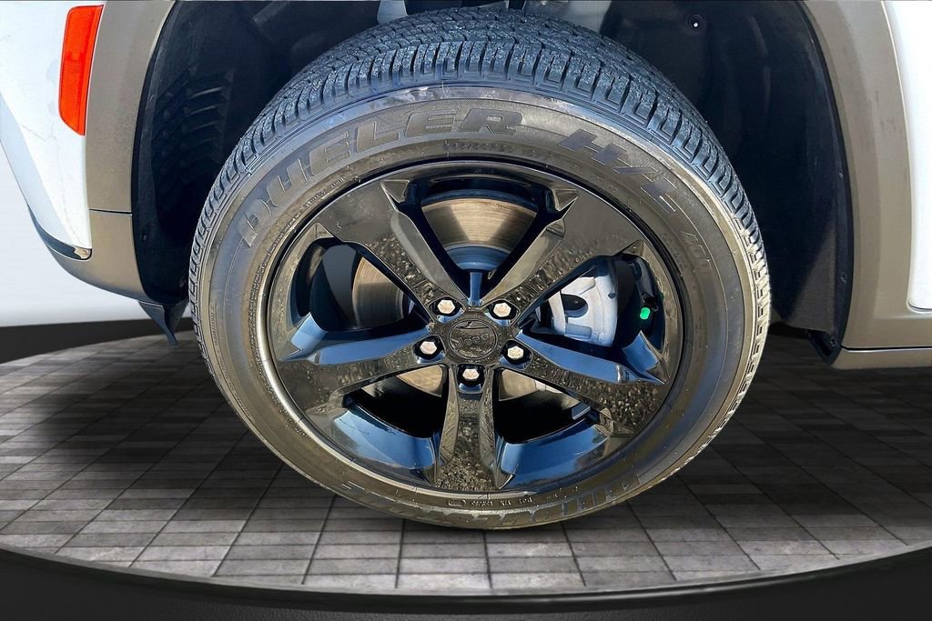 Used 2025 Jeep Grand Cherokee L Altitude image 9