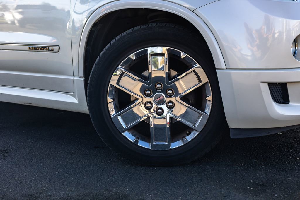 Used 2011 GMC Acadia Denali image 3