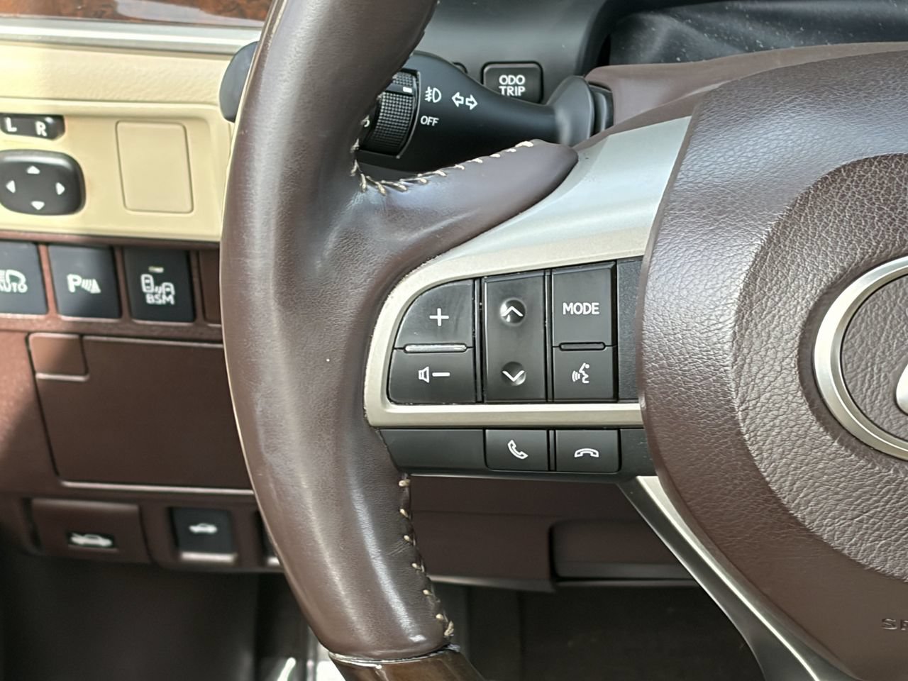 Used 2016 Lexus ES 350 w/ Luxury Package w/Wood Trim FWD image 20
