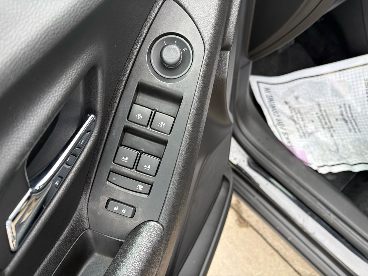 Used 2020 Chevrolet Trax LT w/ LT Convenience Package image 12