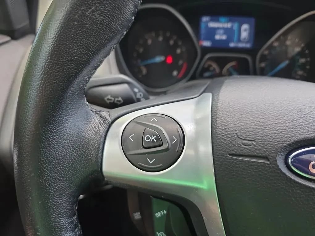 Used 2014 Ford Focus SE w/ SE Sport Package FWD image 19