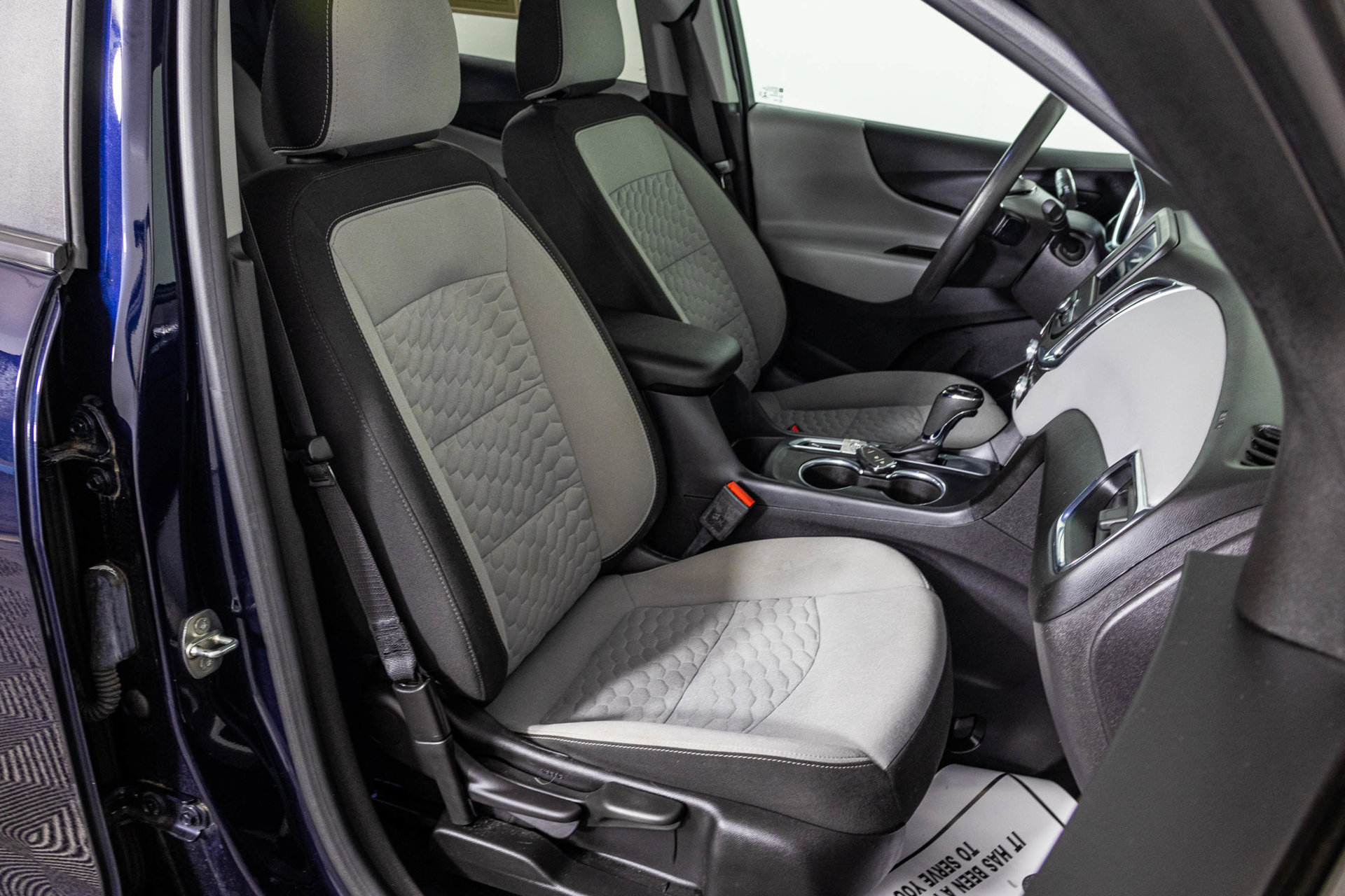 Used 2020 Chevrolet Equinox LS w/ LS Convenience Package FWD image 42