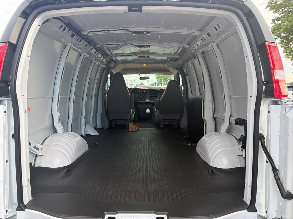 New 2026 Chevrolet Express 2500 w/ Driver Convenience Package RWD image 10